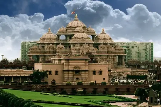 Delhi temples and spiritual tour by car featuring a major Hindu temple in Delhi