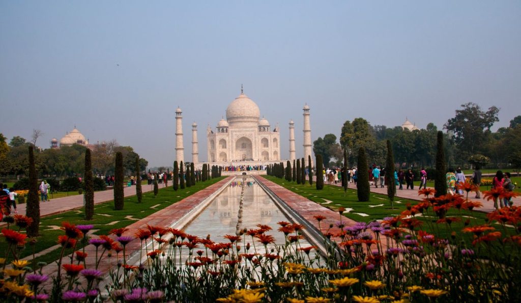 How to Avoid Long Queues at the Taj Mahal: Complete Visitor Guide (2026)