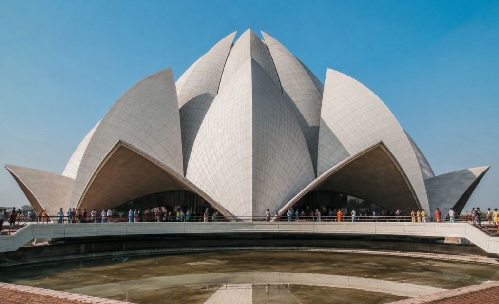 Delhi Temple Tour by Car vs Metro: Which Is Better?