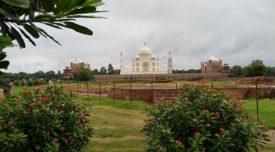 Panoramic view of the Taj Mahal across the Yamuna River from Mehtab Bagh